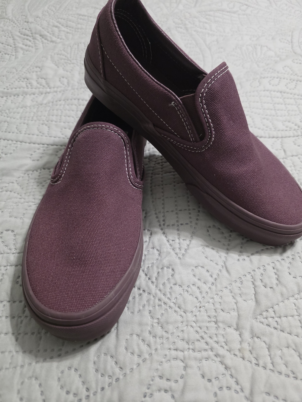 Women’s Vans Slip-On Canvas Sneakers in Plum Size 6
